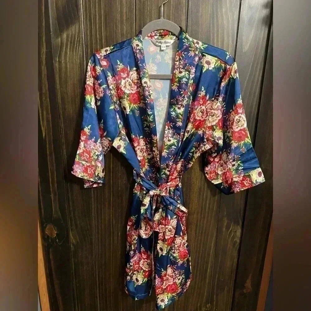 Floral Satin Robe. Brand: Pretty Robes. Size: S/M - Picture 3 of 12